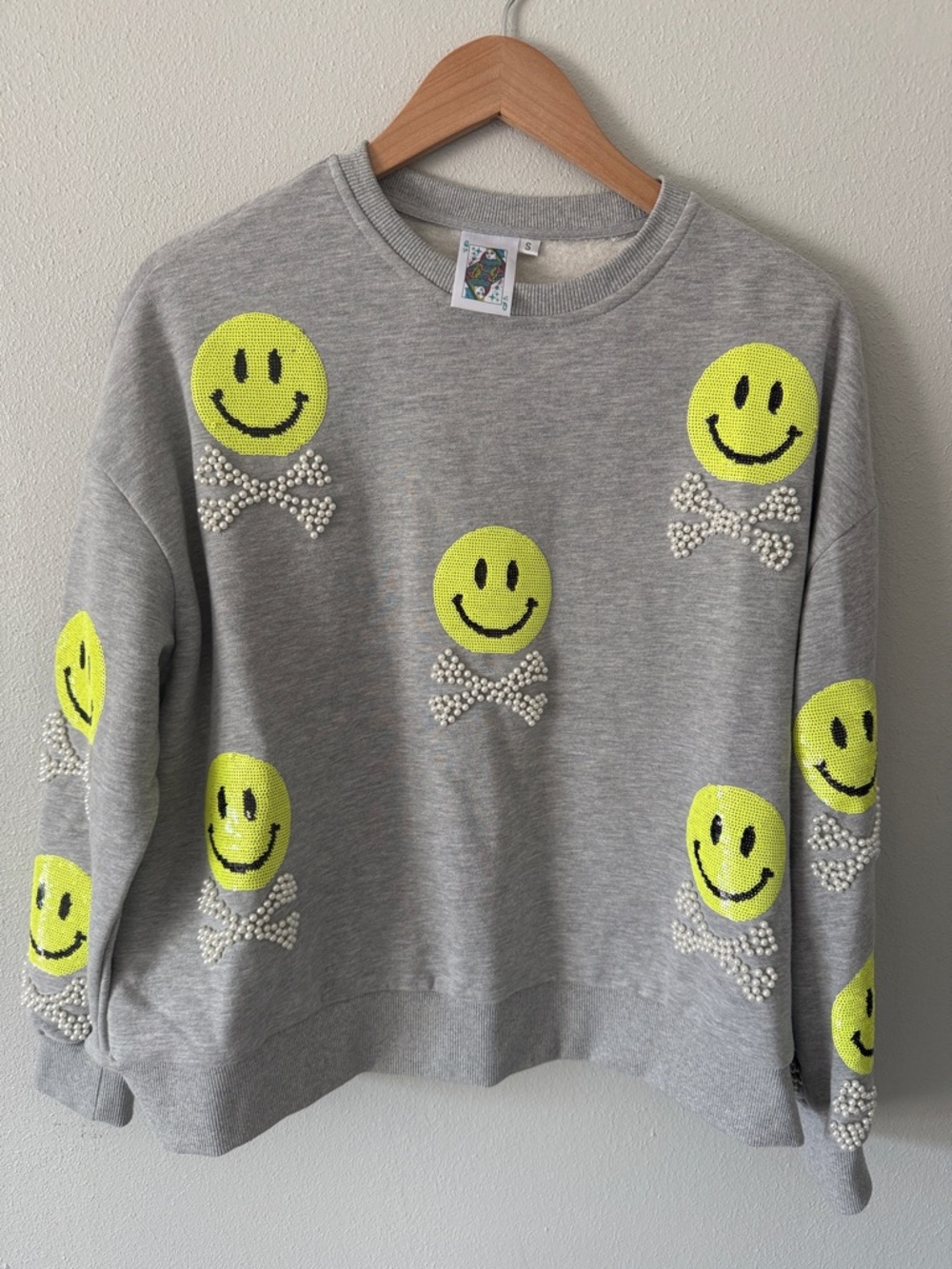 QUEEN OF SPARKLES Gray Sweatshirt Neon Yellow Smiles pearl bows worn once
